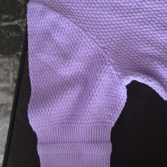 BRAND NEW Ann Taylor Lilac Textured Knit Short Sleeve Sweater - Size Medium - Picture 3 of 9
